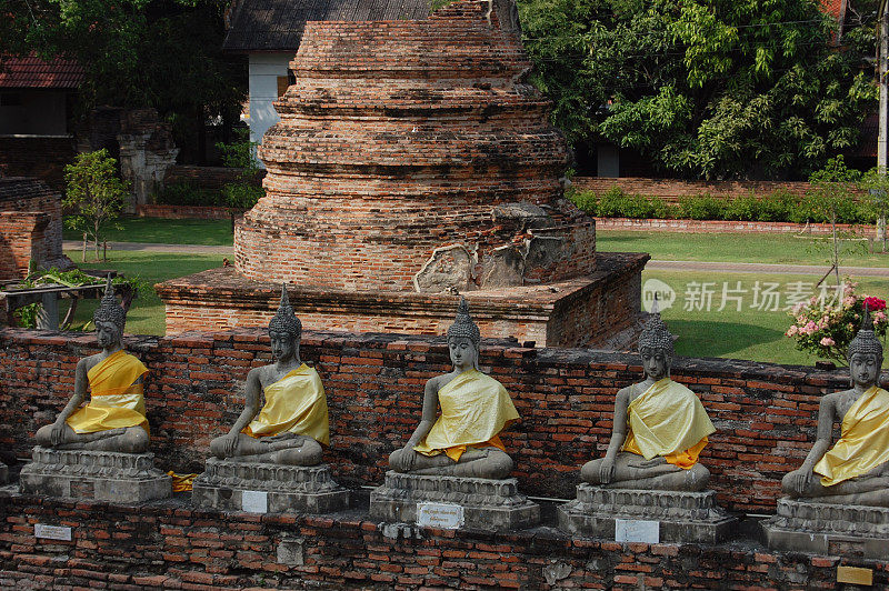 泰国大城府Yai Chai Mongkhon寺的佛像